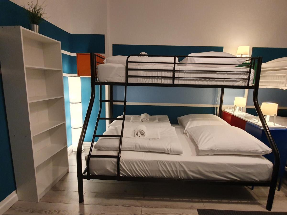 Central Lichtenberger For 6 People Berlino